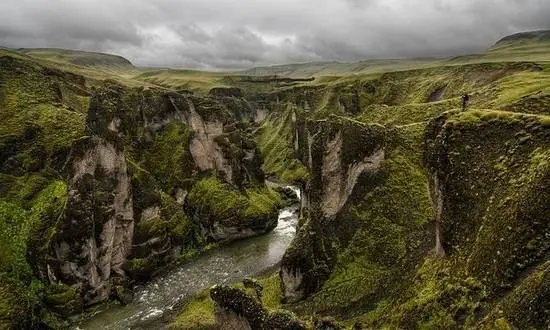 İslandiya fjaorargljufur kanyonu