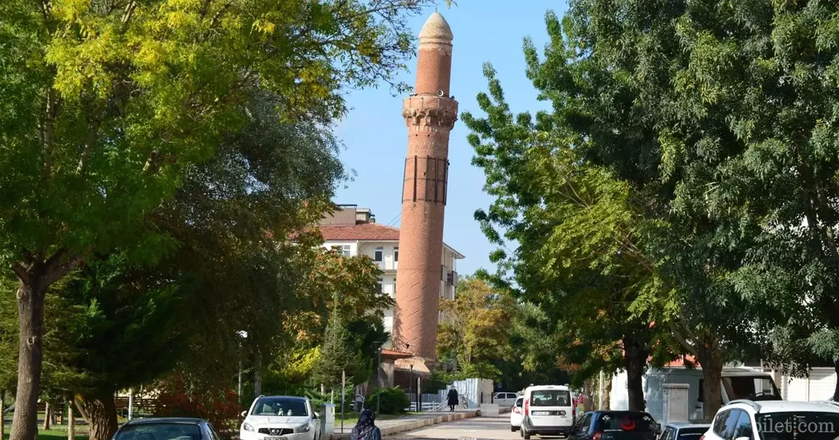 minarete curvo
