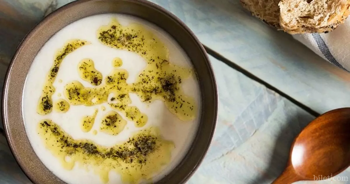 Aksaray yoghurt soup