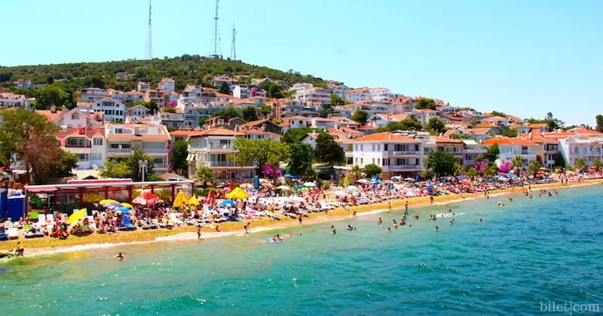 Plage de sable de Kinalıada