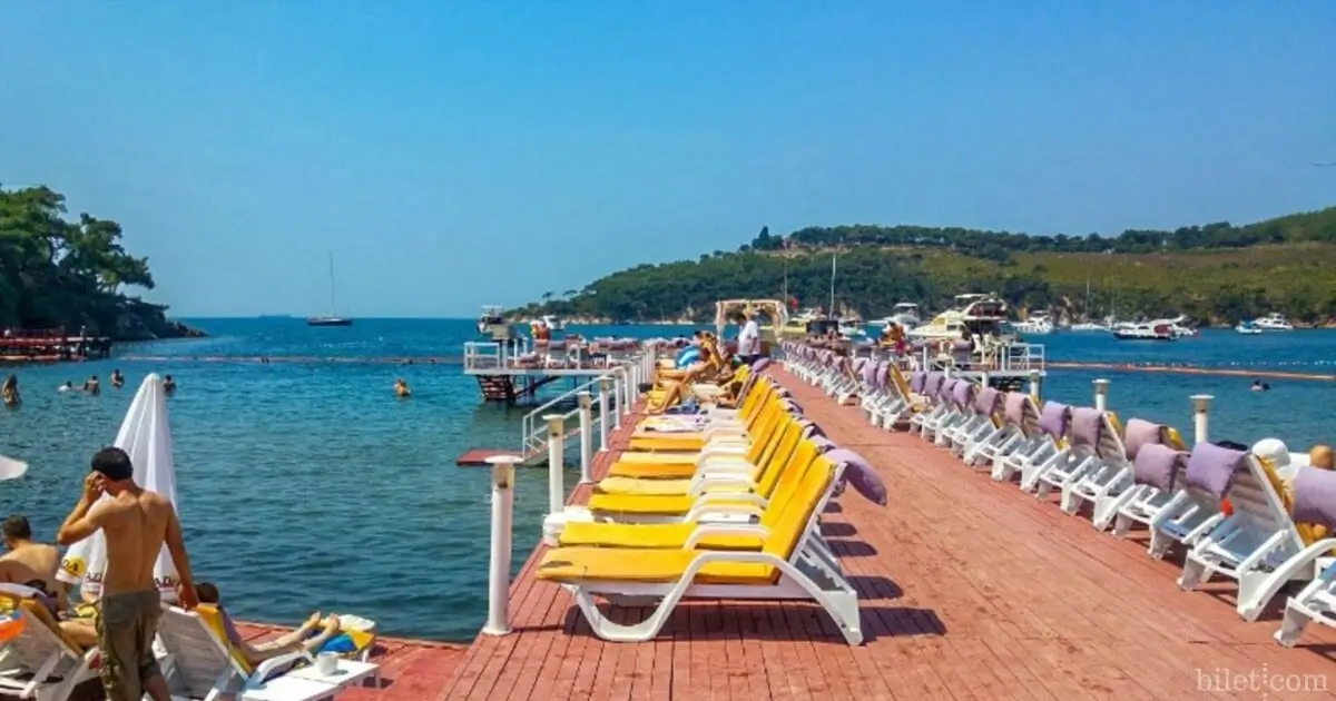 beach club dell'isola di heybeliada