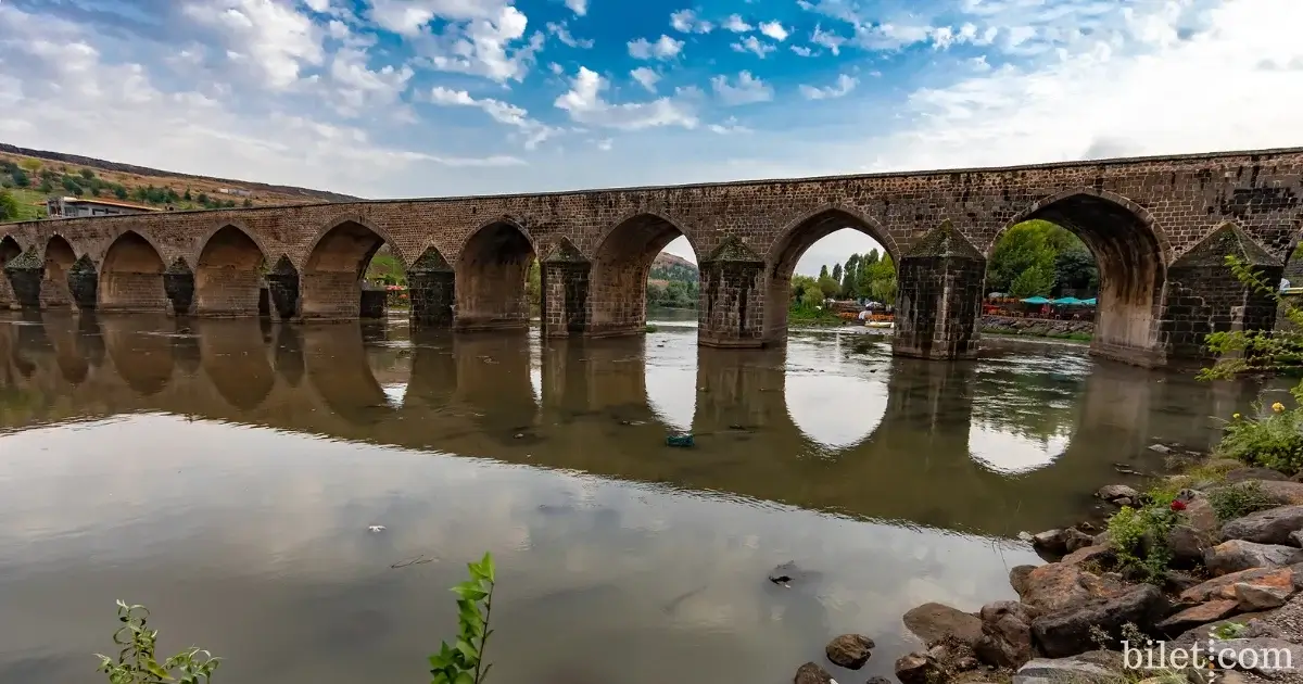 Ten-eyed bridge Tigris bridge