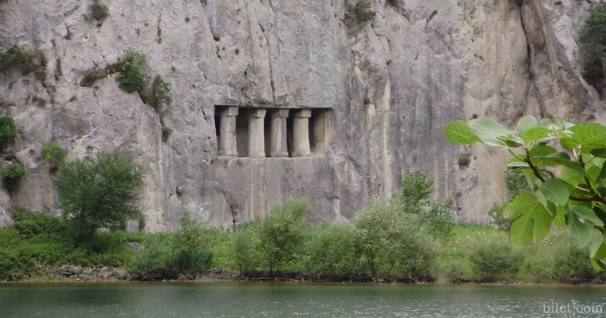 Самсун Асаркале и скальные гробницы