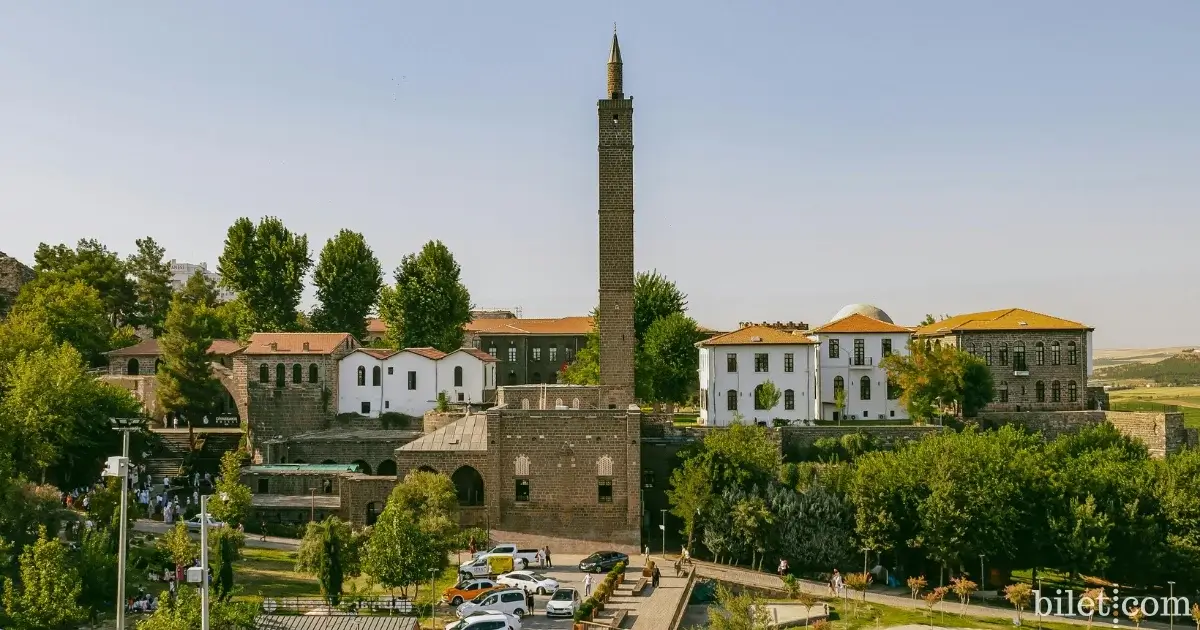 Sheikh Mutahhar Mosque and Four-Legged Minaret