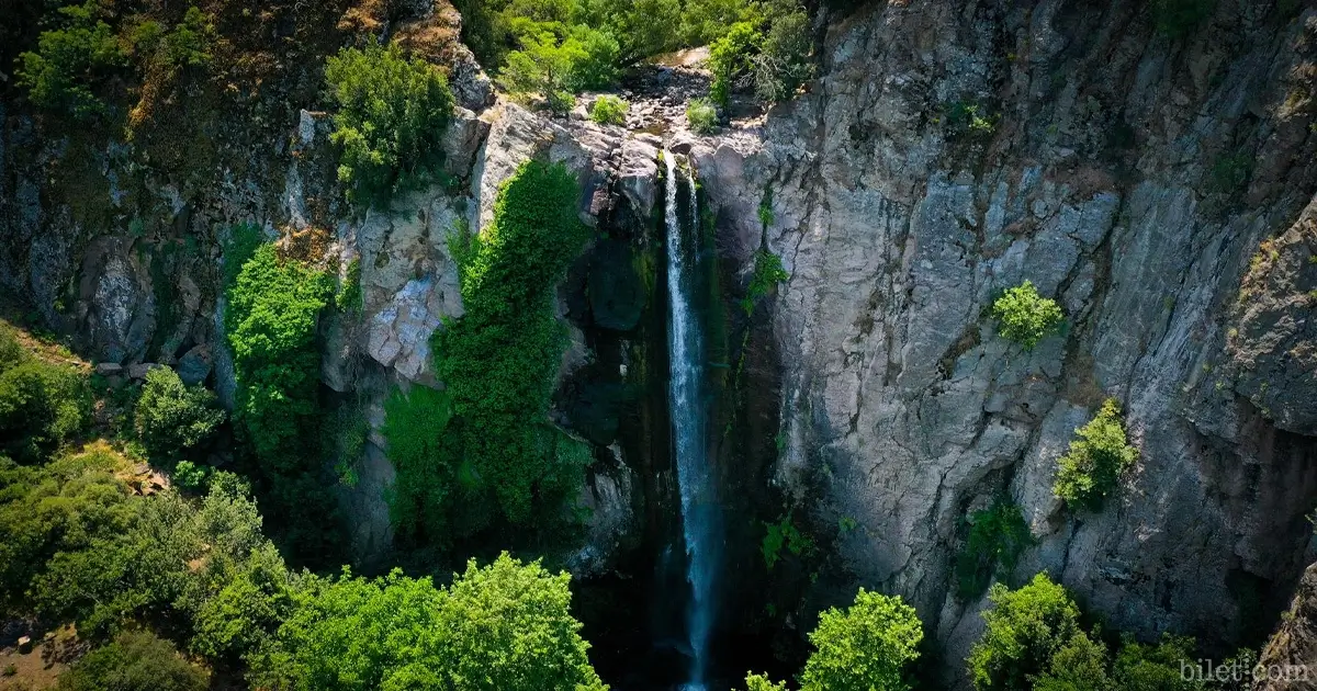 cascada voladora de agua