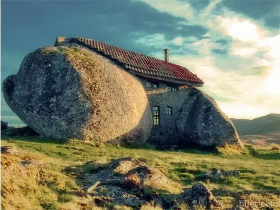 la casa de piedra portugal