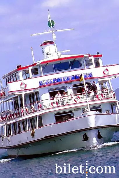Viagem de ferry nas águas da Turquia