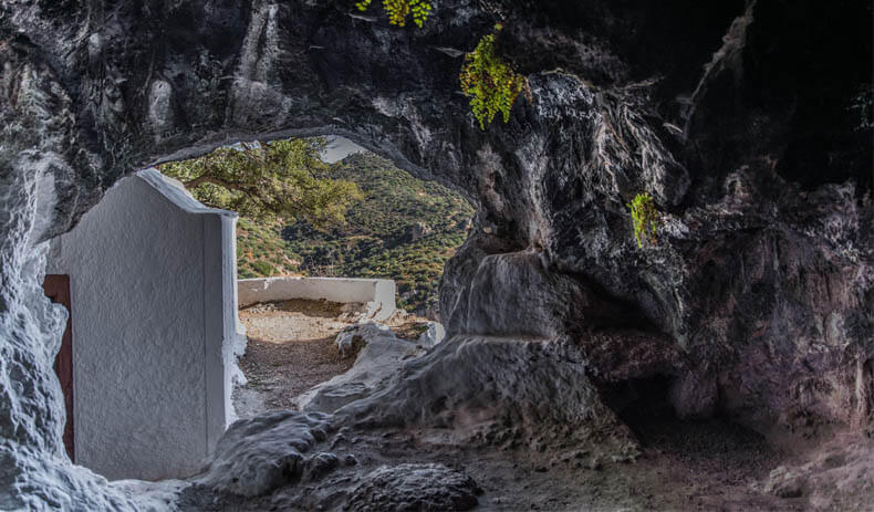 Pisagor Mağarası